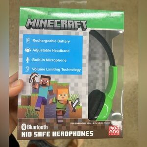 NWT licensed Minecraft Bluetooth Kid Safe Headphones